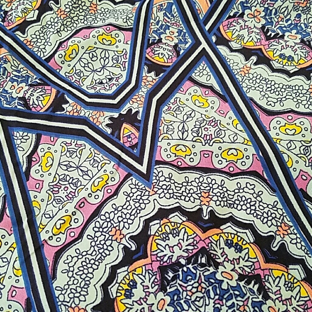 Crop Top - Picture 2 of 3